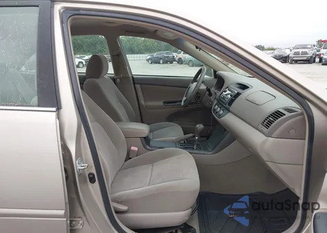 2005 Toyota Camry Le z USA, uszkodzony, nr VIN 4T1BE32K75U504342